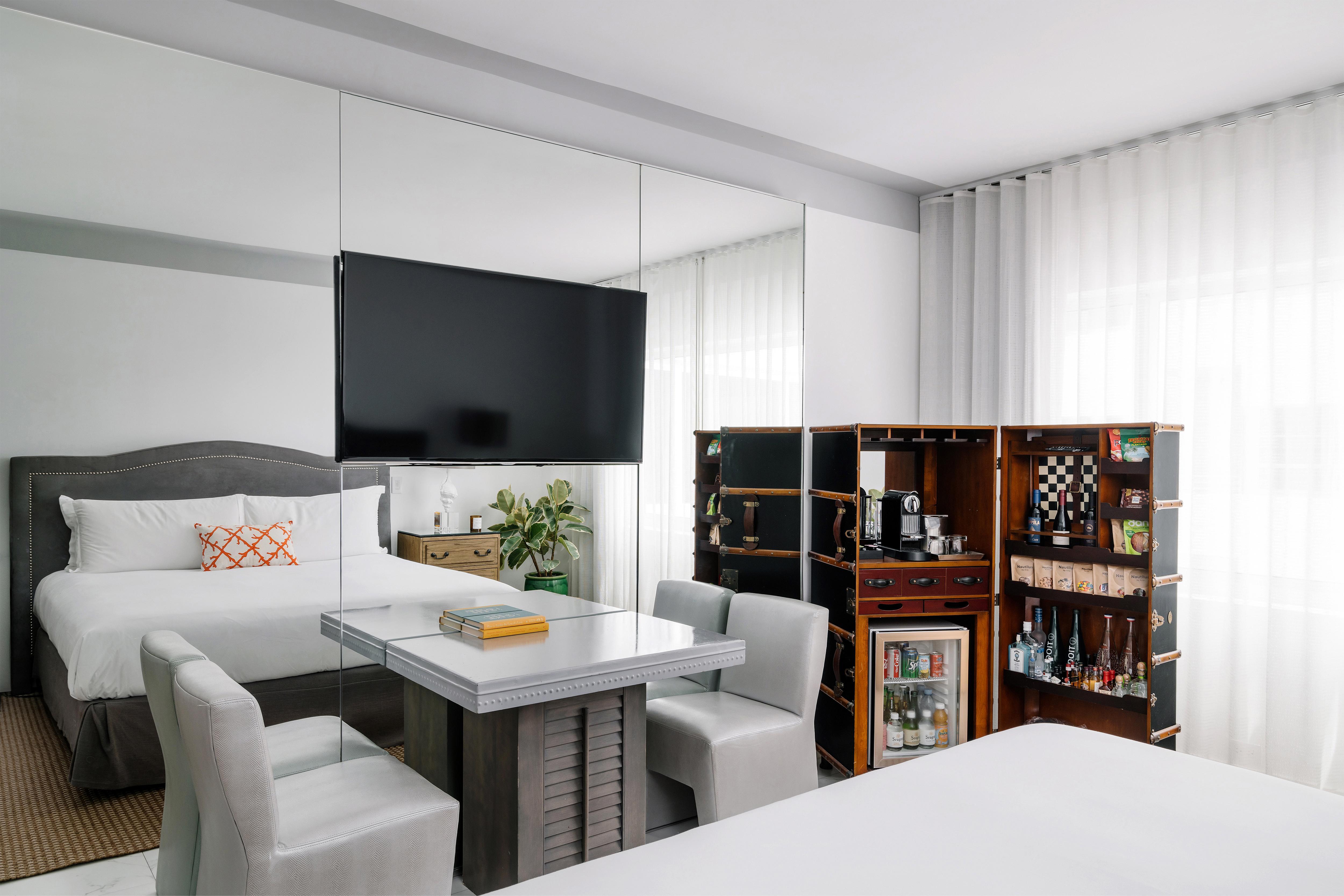 Nautilus Sonesta Miami Beach Kültér fotó A room at the hotel
