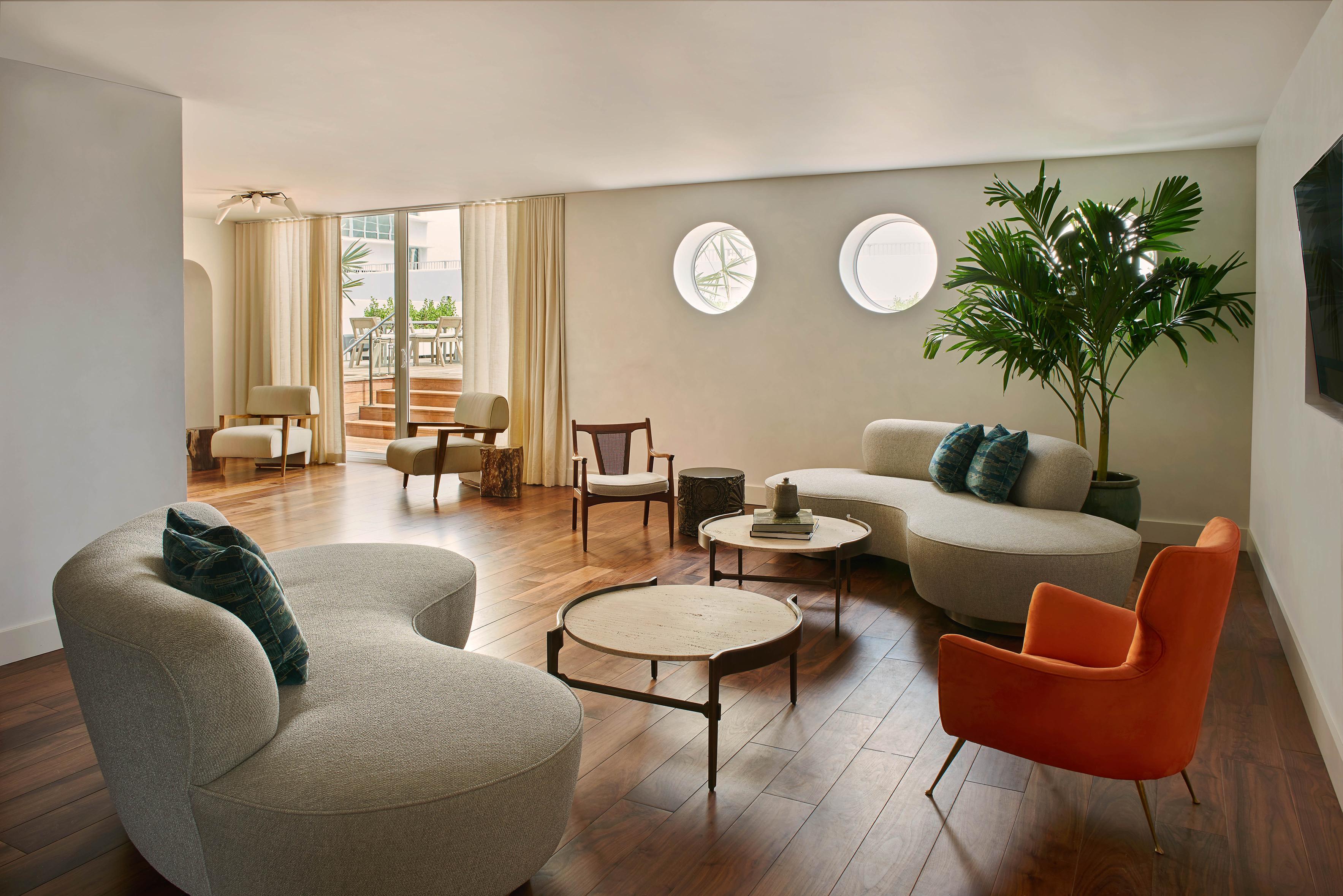 Nautilus Sonesta Miami Beach Kültér fotó The Living Room at The Standard East Village