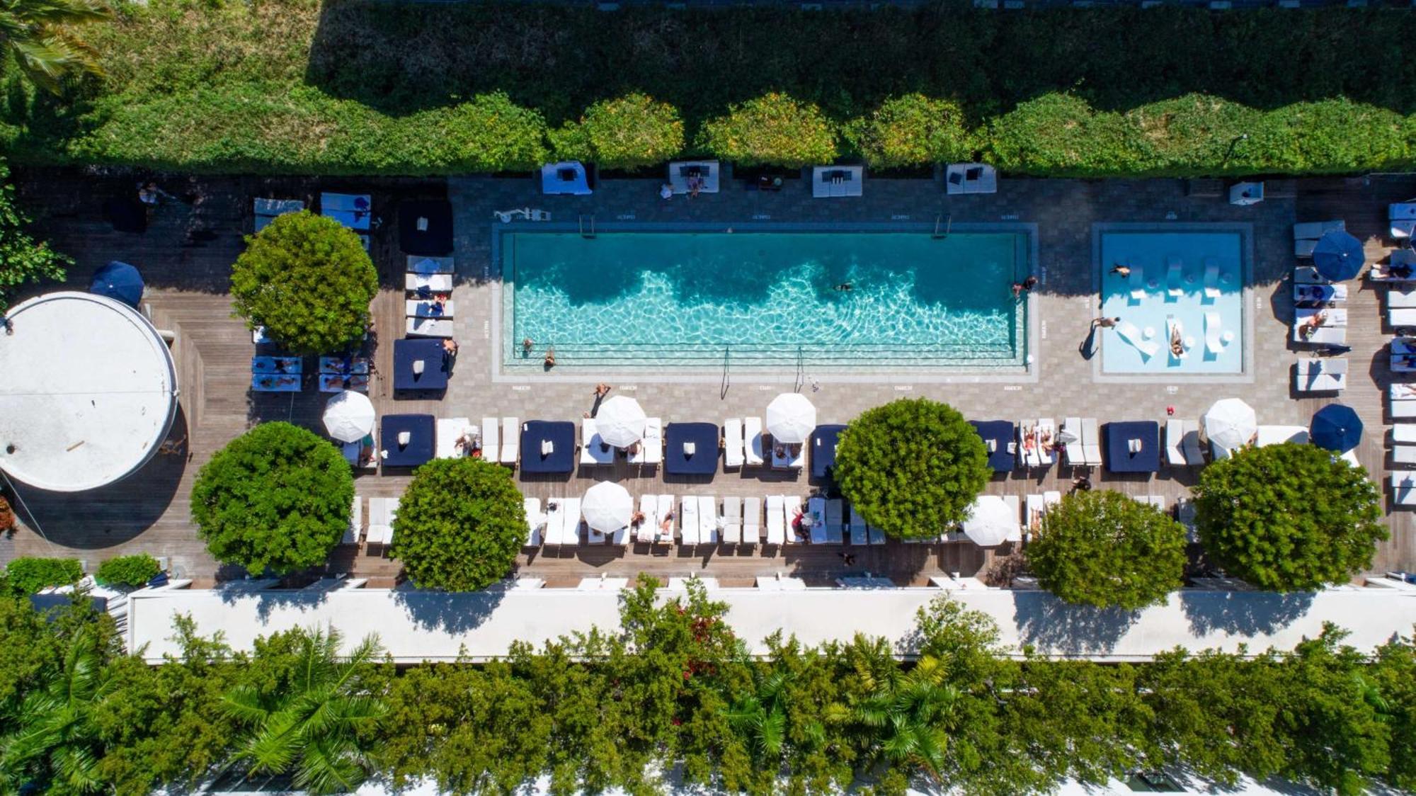 Nautilus Sonesta Miami Beach Kültér fotó Aerial view of the pool at the Beverly Hills Hotel