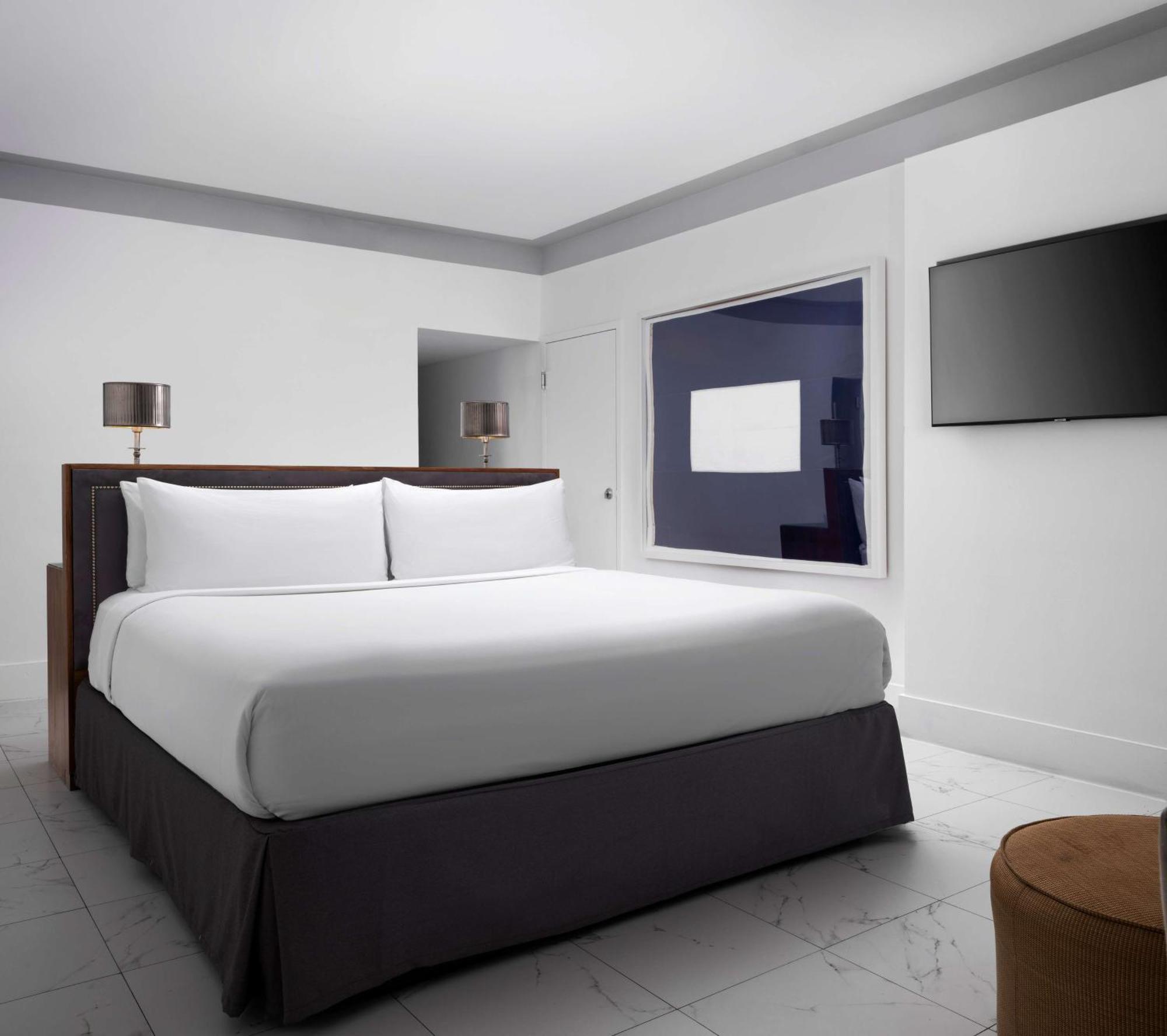 Nautilus Sonesta Miami Beach Kültér fotó A bedroom at the hotel