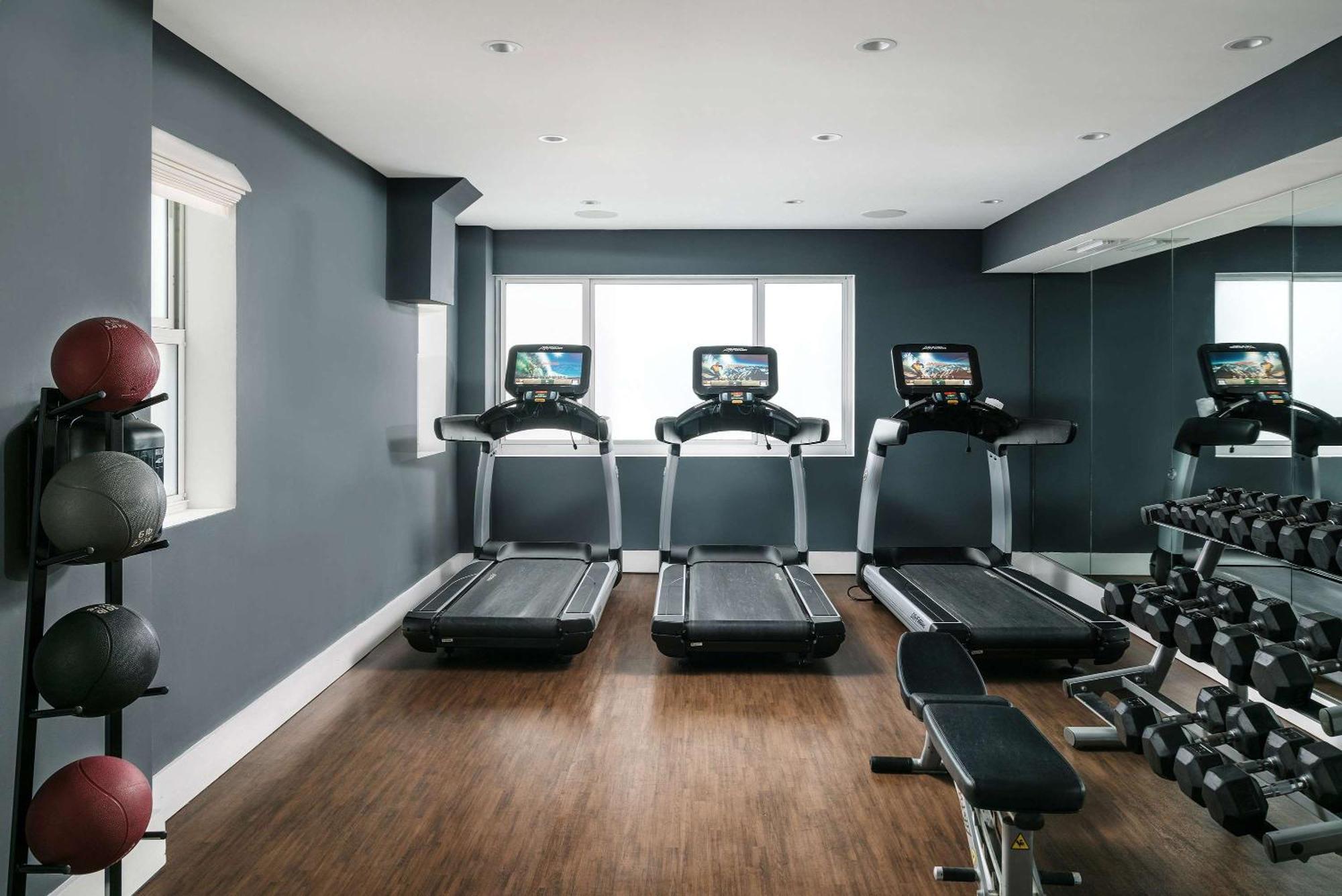Nautilus Sonesta Miami Beach Kültér fotó The gym at The Ivy Collection